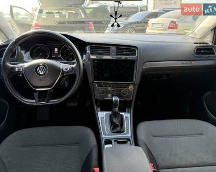 Серый Фольксваген e-Golf, объемом двигателя 0 л и пробегом 79 тыс. км за 12500 $, фото 11 на Automoto.ua