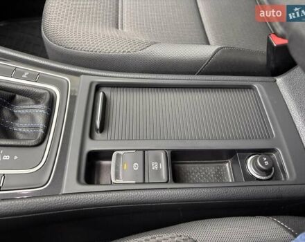 Серый Фольксваген e-Golf, объемом двигателя 0 л и пробегом 60 тыс. км за 16900 $, фото 23 на Automoto.ua