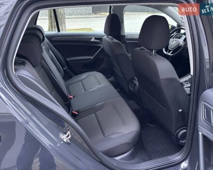 Серый Фольксваген e-Golf, объемом двигателя 0 л и пробегом 60 тыс. км за 16900 $, фото 59 на Automoto.ua