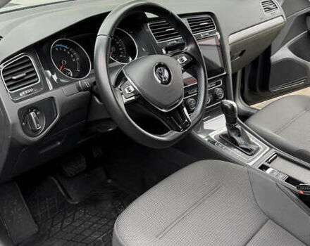 Серый Фольксваген e-Golf, объемом двигателя 0 л и пробегом 57 тыс. км за 14600 $, фото 11 на Automoto.ua