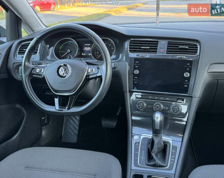 Сірий Фольксваген e-Golf, об'ємом двигуна 0 л та пробігом 51 тис. км за 13499 $, фото 58 на Automoto.ua