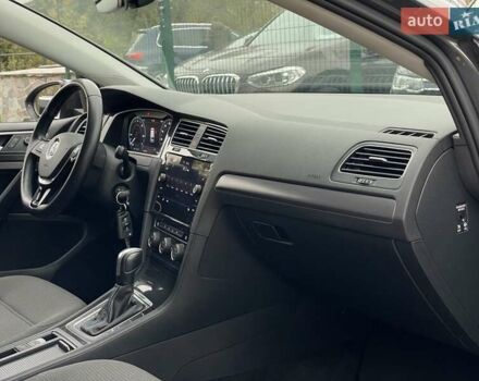Серый Фольксваген e-Golf, объемом двигателя 0 л и пробегом 108 тыс. км за 13499 $, фото 32 на Automoto.ua