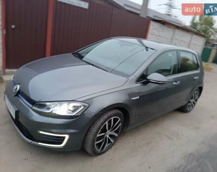 Серый Фольксваген e-Golf, объемом двигателя 0 л и пробегом 40 тыс. км за 15800 $, фото 2 на Automoto.ua
