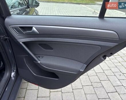 Серый Фольксваген e-Golf, объемом двигателя 0 л и пробегом 60 тыс. км за 16900 $, фото 58 на Automoto.ua