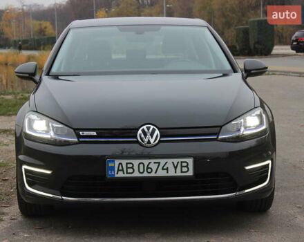 Серый Фольксваген e-Golf, объемом двигателя 0 л и пробегом 65 тыс. км за 13999 $, фото 3 на Automoto.ua