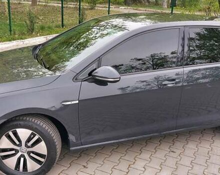 Серый Фольксваген e-Golf, объемом двигателя 0 л и пробегом 95 тыс. км за 14500 $, фото 3 на Automoto.ua