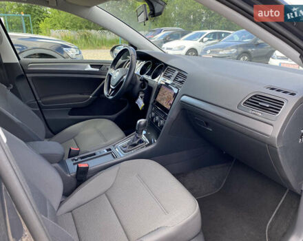 Серый Фольксваген e-Golf, объемом двигателя 0 л и пробегом 27 тыс. км за 14400 $, фото 62 на Automoto.ua