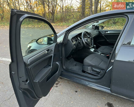 Серый Фольксваген e-Golf, объемом двигателя 0 л и пробегом 69 тыс. км за 12950 $, фото 16 на Automoto.ua