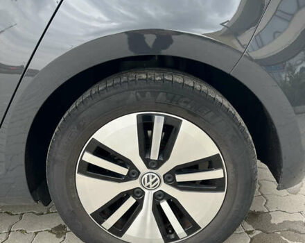 Серый Фольксваген e-Golf, объемом двигателя 0 л и пробегом 45 тыс. км за 14800 $, фото 23 на Automoto.ua