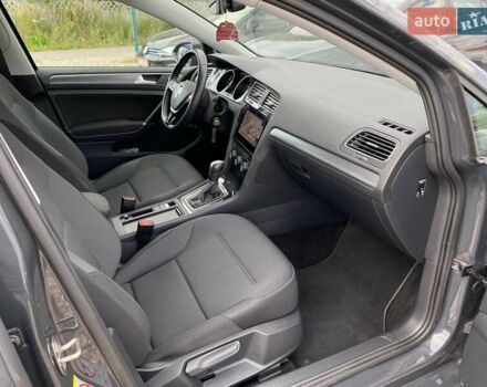 Серый Фольксваген e-Golf, объемом двигателя 0 л и пробегом 30 тыс. км за 14400 $, фото 61 на Automoto.ua