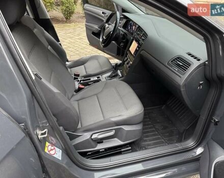 Серый Фольксваген e-Golf, объемом двигателя 0 л и пробегом 40 тыс. км за 15300 $, фото 27 на Automoto.ua