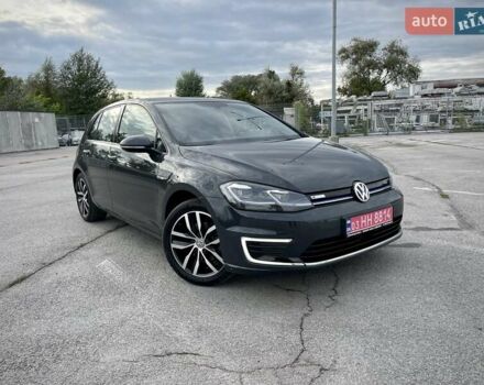 Серый Фольксваген e-Golf, объемом двигателя 0 л и пробегом 103 тыс. км за 13300 $, фото 1 на Automoto.ua