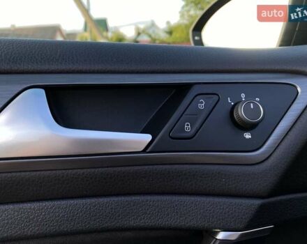 Серый Фольксваген e-Golf, объемом двигателя 0 л и пробегом 48 тыс. км за 14617 $, фото 11 на Automoto.ua