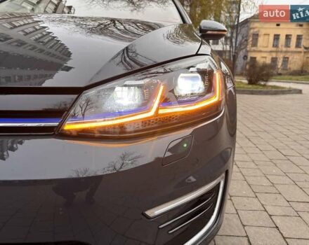 Серый Фольксваген e-Golf, объемом двигателя 0 л и пробегом 60 тыс. км за 16900 $, фото 10 на Automoto.ua