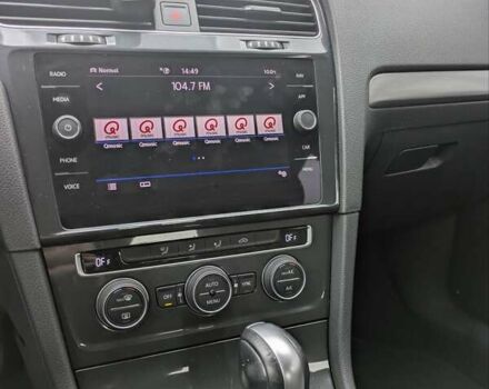 Серый Фольксваген e-Golf, объемом двигателя 0 л и пробегом 77 тыс. км за 14600 $, фото 14 на Automoto.ua