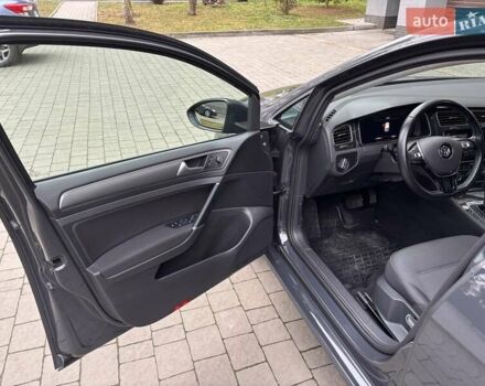 Серый Фольксваген e-Golf, объемом двигателя 0 л и пробегом 60 тыс. км за 16900 $, фото 12 на Automoto.ua