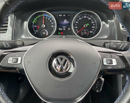 Серый Фольксваген e-Golf, объемом двигателя 0 л и пробегом 30 тыс. км за 14400 $, фото 20 на Automoto.ua