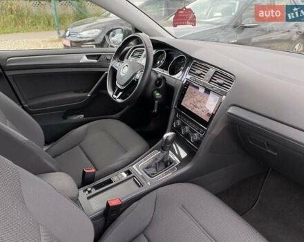 Серый Фольксваген e-Golf, объемом двигателя 0 л и пробегом 30 тыс. км за 14400 $, фото 60 на Automoto.ua