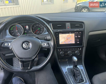 Серый Фольксваген e-Golf, объемом двигателя 0 л и пробегом 67 тыс. км за 12999 $, фото 12 на Automoto.ua