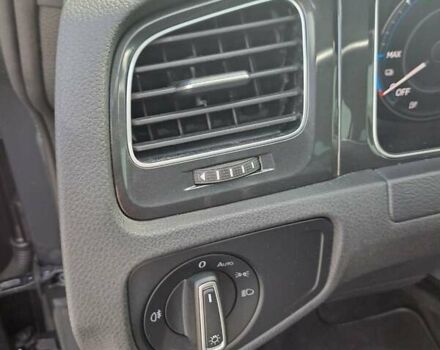 Серый Фольксваген e-Golf, объемом двигателя 0 л и пробегом 54 тыс. км за 16500 $, фото 30 на Automoto.ua