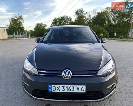 Серый Фольксваген e-Golf, объемом двигателя 0 л и пробегом 48 тыс. км за 14617 $, фото 4 на Automoto.ua