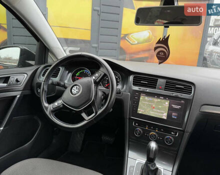 Серый Фольксваген e-Golf, объемом двигателя 0 л и пробегом 53 тыс. км за 12999 $, фото 54 на Automoto.ua