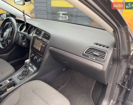 Серый Фольксваген e-Golf, объемом двигателя 0 л и пробегом 53 тыс. км за 12999 $, фото 47 на Automoto.ua