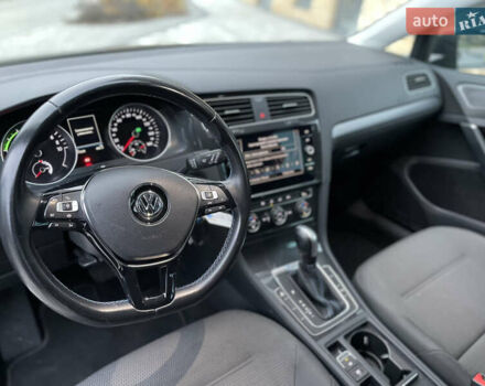 Серый Фольксваген e-Golf, объемом двигателя 0 л и пробегом 91 тыс. км за 13500 $, фото 19 на Automoto.ua
