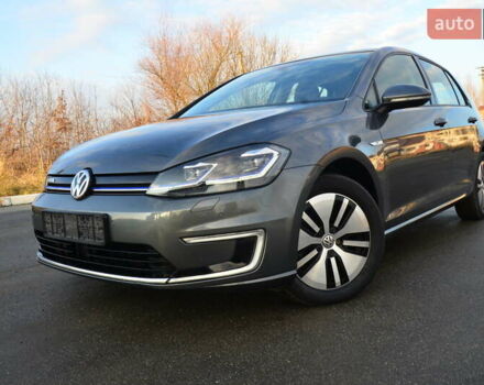 Серый Фольксваген e-Golf, объемом двигателя 0 л и пробегом 91 тыс. км за 13250 $, фото 6 на Automoto.ua