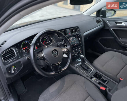 Серый Фольксваген e-Golf, объемом двигателя 0 л и пробегом 91 тыс. км за 13500 $, фото 16 на Automoto.ua