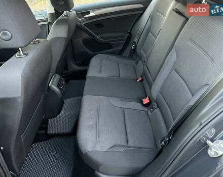 Серый Фольксваген e-Golf, объемом двигателя 0 л и пробегом 69 тыс. км за 12950 $, фото 29 на Automoto.ua