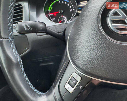 Серый Фольксваген e-Golf, объемом двигателя 0 л и пробегом 53 тыс. км за 12999 $, фото 68 на Automoto.ua