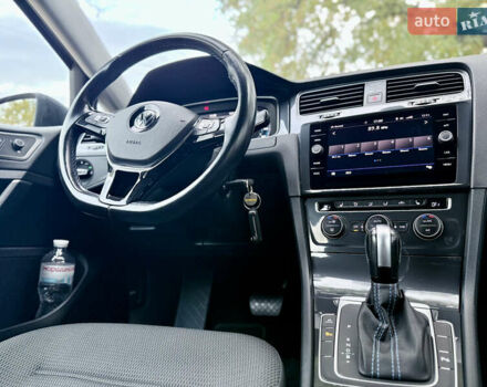 Фольксваген e-Golf 2020 в Кропивницком (Кировограде) на Automoto.ua Серый Фольксваген e-Golf, объемом двигателя 0 л и пробегом 125 тыс. км за 14550 $, фото 42 на Automoto.ua