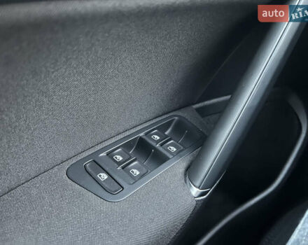 Серый Фольксваген e-Golf, объемом двигателя 0 л и пробегом 69 тыс. км за 12950 $, фото 18 на Automoto.ua