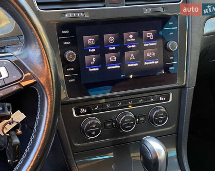 Серый Фольксваген e-Golf, объемом двигателя 0 л и пробегом 157 тыс. км за 12499 $, фото 57 на Automoto.ua