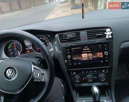 Серый Фольксваген e-Golf, объемом двигателя 0 л и пробегом 40 тыс. км за 15800 $, фото 8 на Automoto.ua