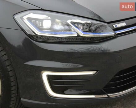 Серый Фольксваген e-Golf, объемом двигателя 0 л и пробегом 65 тыс. км за 13999 $, фото 12 на Automoto.ua
