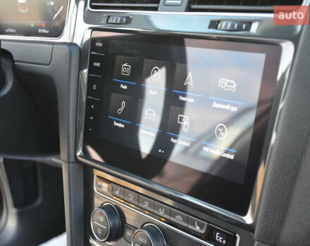 Серый Фольксваген e-Golf, объемом двигателя 0 л и пробегом 91 тыс. км за 13250 $, фото 63 на Automoto.ua