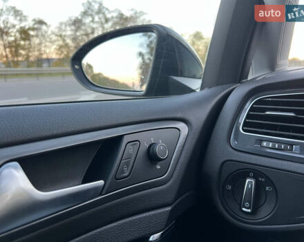 Серый Фольксваген e-Golf, объемом двигателя 0 л и пробегом 69 тыс. км за 12950 $, фото 19 на Automoto.ua