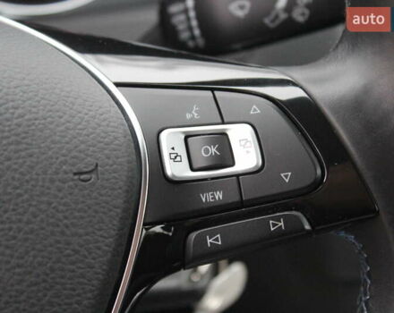 Серый Фольксваген e-Golf, объемом двигателя 0 л и пробегом 65 тыс. км за 13999 $, фото 32 на Automoto.ua