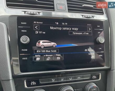 Серый Фольксваген e-Golf, объемом двигателя 0 л и пробегом 103 тыс. км за 13300 $, фото 23 на Automoto.ua
