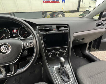 Серый Фольксваген e-Golf, объемом двигателя 0 л и пробегом 45 тыс. км за 14800 $, фото 39 на Automoto.ua