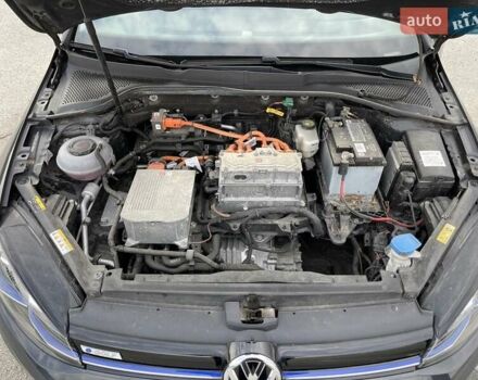 Серый Фольксваген e-Golf, объемом двигателя 0 л и пробегом 103 тыс. км за 13300 $, фото 38 на Automoto.ua