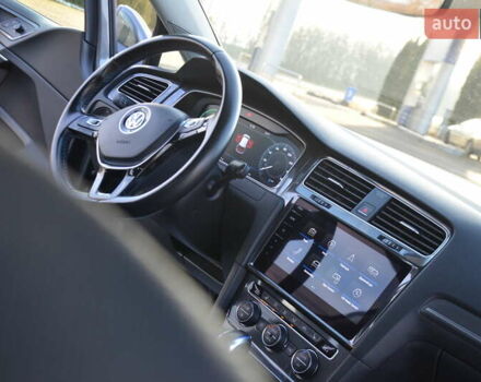 Серый Фольксваген e-Golf, объемом двигателя 0 л и пробегом 91 тыс. км за 13250 $, фото 56 на Automoto.ua