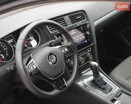 Серый Фольксваген e-Golf, объемом двигателя 0 л и пробегом 65 тыс. км за 13999 $, фото 23 на Automoto.ua