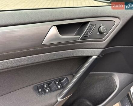 Серый Фольксваген e-Golf, объемом двигателя 0 л и пробегом 60 тыс. км за 16900 $, фото 13 на Automoto.ua