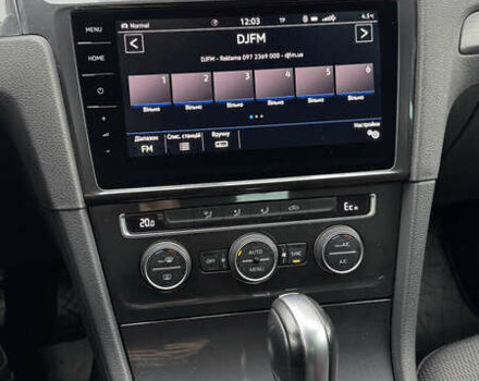 Серый Фольксваген e-Golf, объемом двигателя 0 л и пробегом 57 тыс. км за 14600 $, фото 14 на Automoto.ua