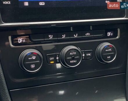 Серый Фольксваген e-Golf, объемом двигателя 0 л и пробегом 108 тыс. км за 13499 $, фото 47 на Automoto.ua