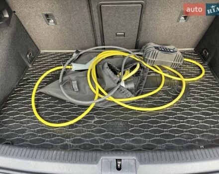 Серый Фольксваген e-Golf, объемом двигателя 0 л и пробегом 103 тыс. км за 13300 $, фото 20 на Automoto.ua
