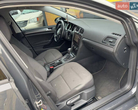 Серый Фольксваген e-Golf, объемом двигателя 0 л и пробегом 53 тыс. км за 12999 $, фото 48 на Automoto.ua